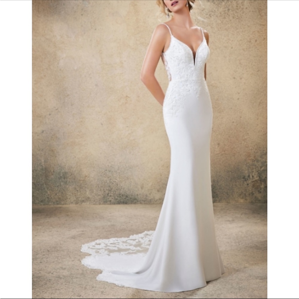 Gorgeous low back wedding dress